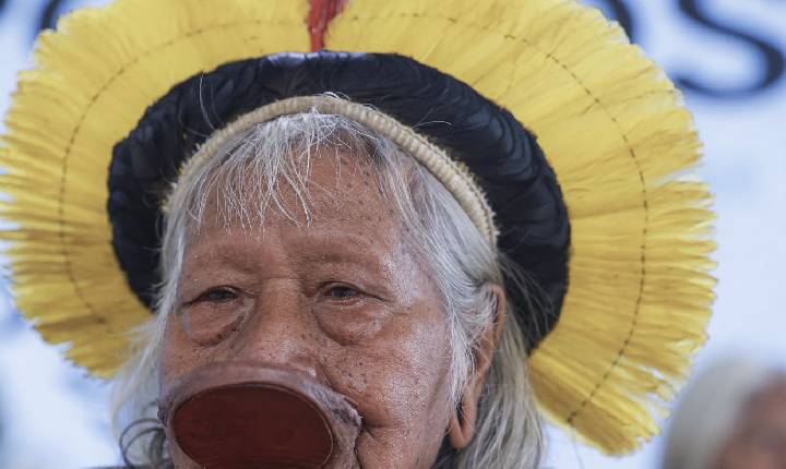 Cacique Raoni apresenta melhora, mas continua internado na UTI