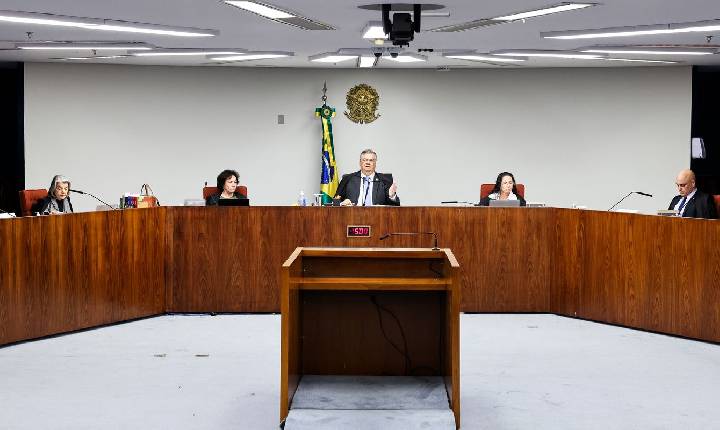 Dino e Moraes defendem rediscutir dispensa de diploma para jornalista 