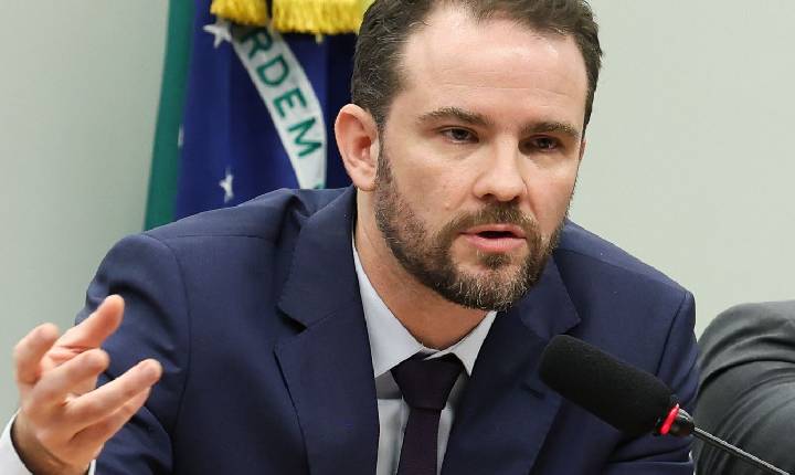 Durigan rebate críticas de inércia sobre crise do BRB