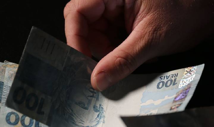 Governo avalia uso do FGTS para quitar dívidas, diz Durigan