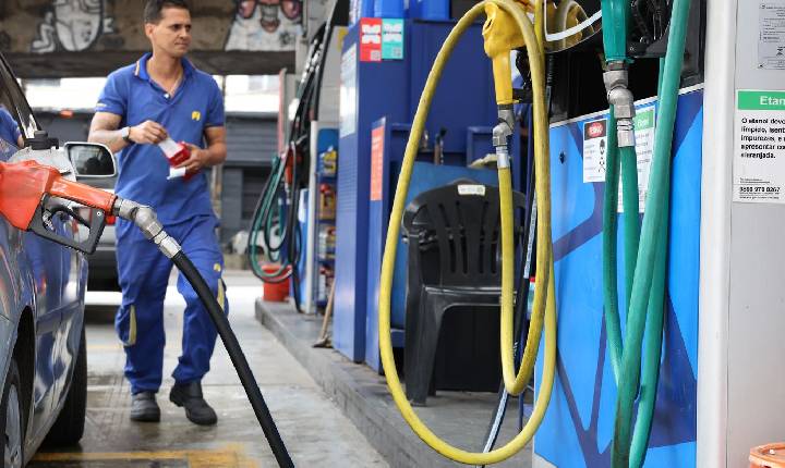Governo fixa subvenção da gasolina em R$ 0,44 por litro