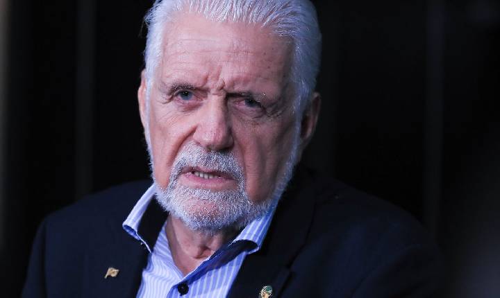 Jaques Wagner anuncia saída da liderança do governo no Senado