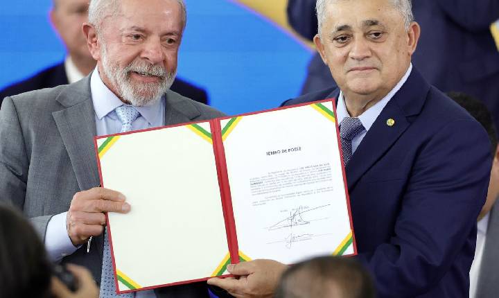 José Guimarães assume ministério e fala em 