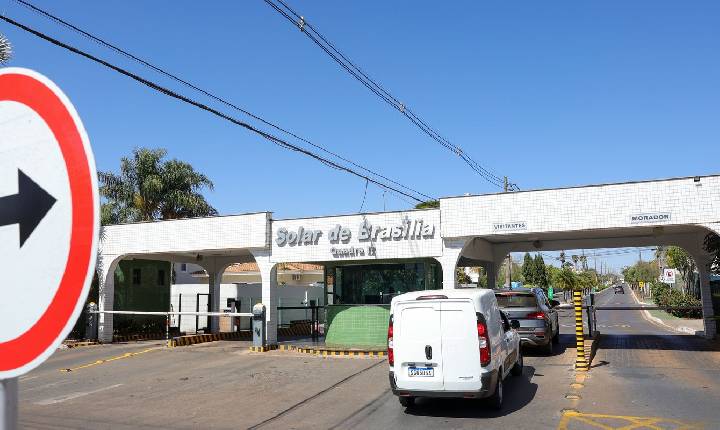 Moraes proíbe drones perto da casa onde Bolsonaro cumpre prisão