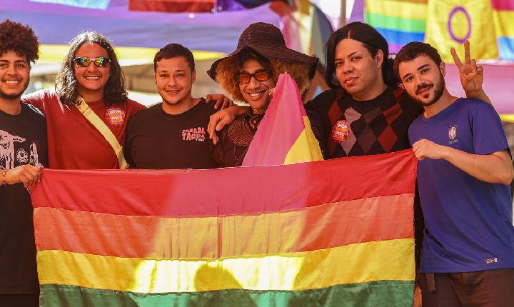 Orgulho LGBT: pessoas trans celebram projeto de inclusão pelo futebol