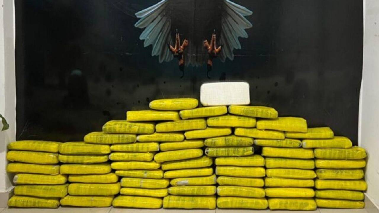 POLÍCIA CIVIL APREENDE MAIS DE 52 KG DE DROGAS EM PETROLINA, PE
