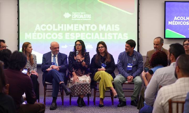 Projeto Mais Médicos Especialistas recebe 50 profissionais no Rio