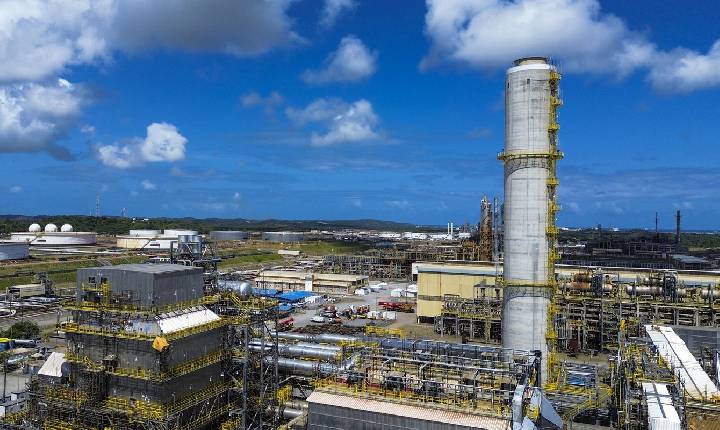 Refinarias da Petrobras operam com mais de 100% de capacidade; entenda