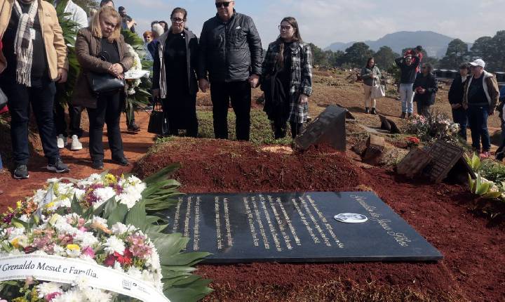 Restos mortais de Grenaldo Silva, morto pela ditadura, são sepultados