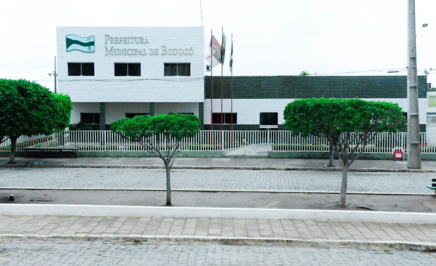 Prefeitura de Bodocó abre seleção simplificada com 32 vagas para contratação de médicos.