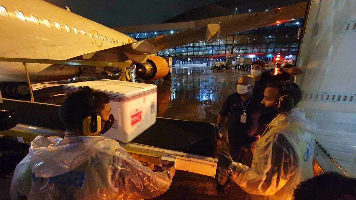 Pernambuco recebe mais 184.250 doses da vacina da AstraZeneca