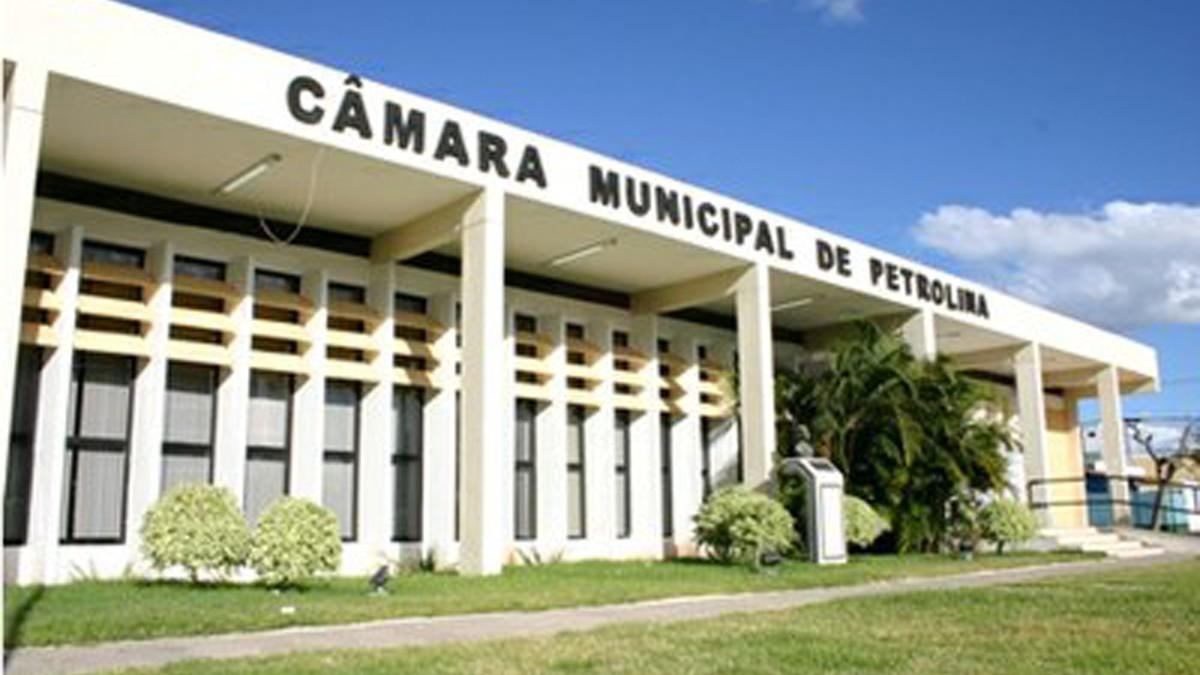Petrolina: MPPE recomenda vetar aumento de verba de combustível para gabinetes de vereadores.