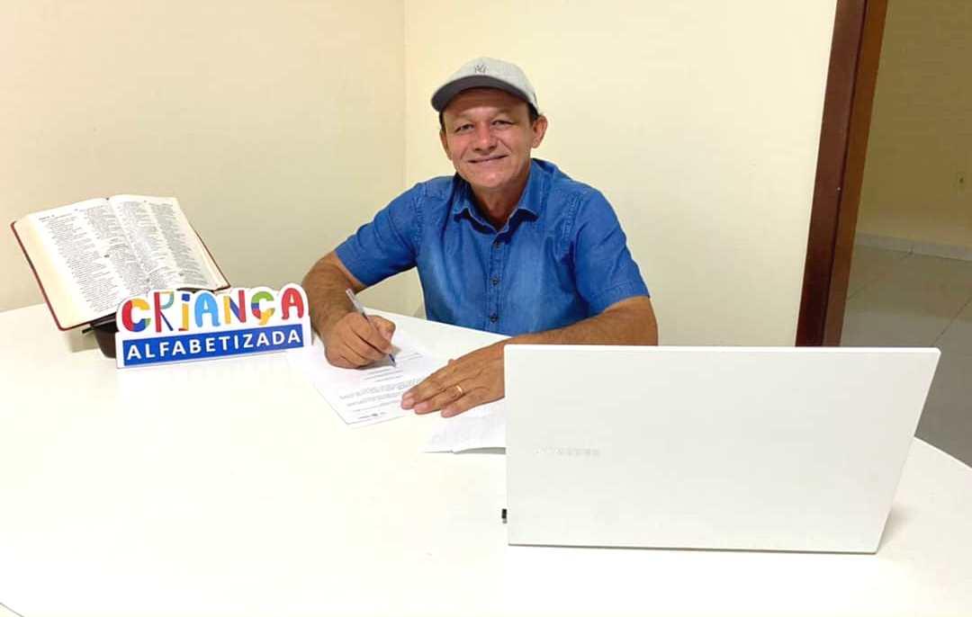 Prefeitura de Orocó renova parceria com o Programa Criança Alfabetizada.