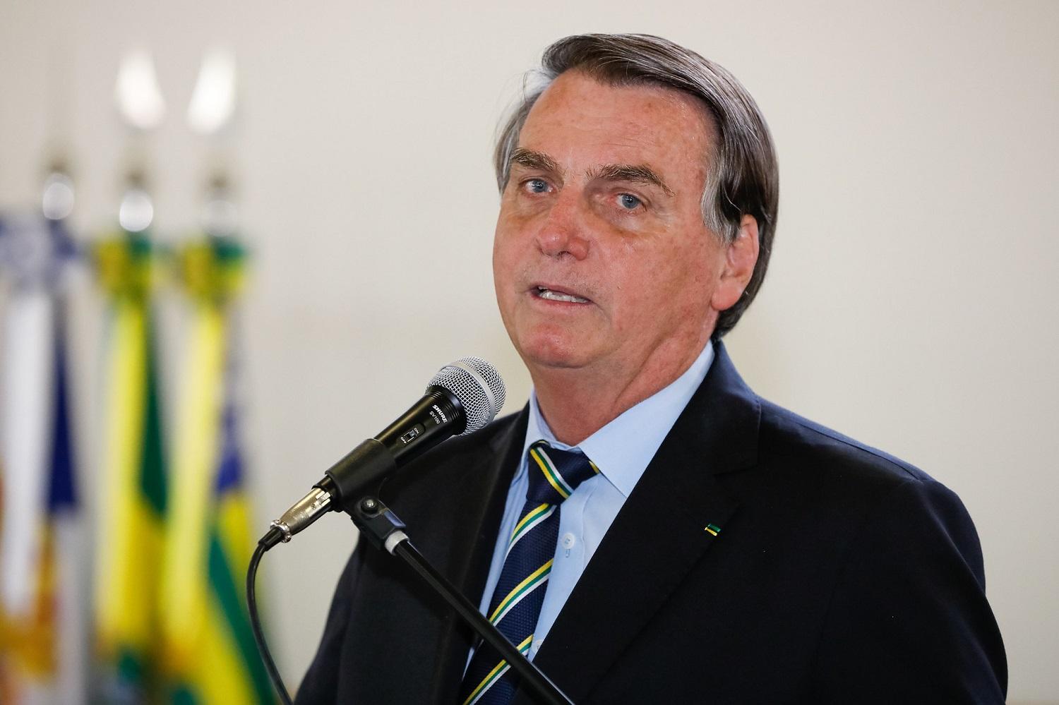 Presidente Bolsonaro está bem e ficará três dias em observação.