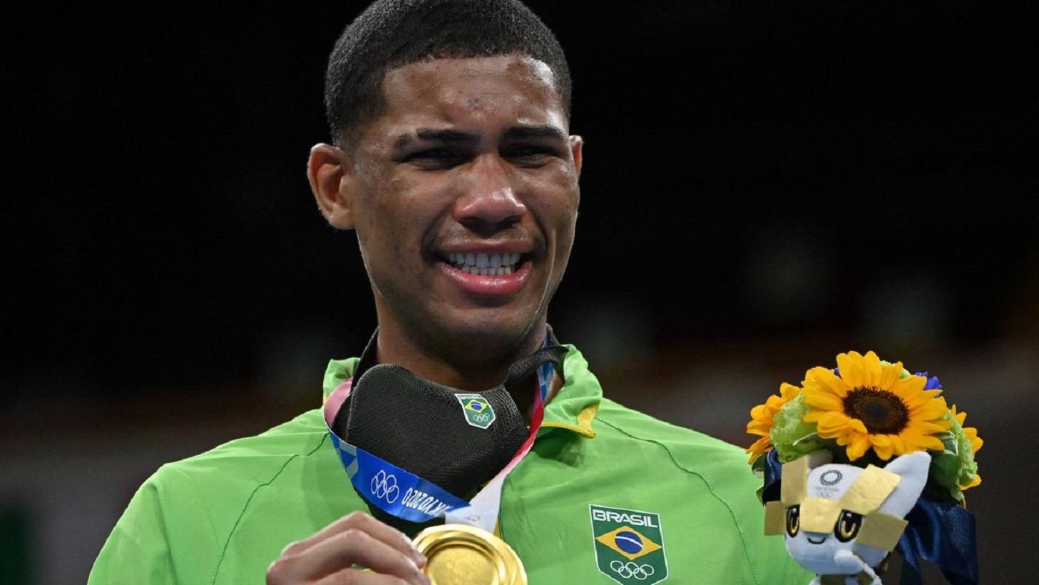 Boxe: Hebert Conceição nocauteia ucraniano e é campeão olímpico.