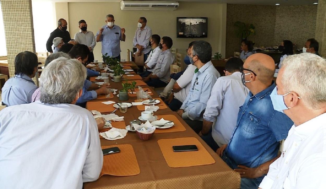 Petrolina: Combate à mosca da fruta no Vale do São Francisco é discutido durante encontro.