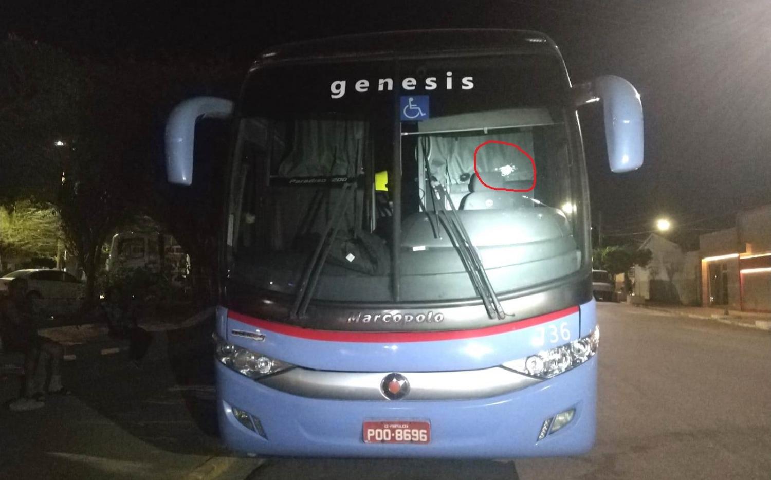 Motorista de ônibus fica ferido em tentativa de assalto na BR 116 em Cabrobó, PE.