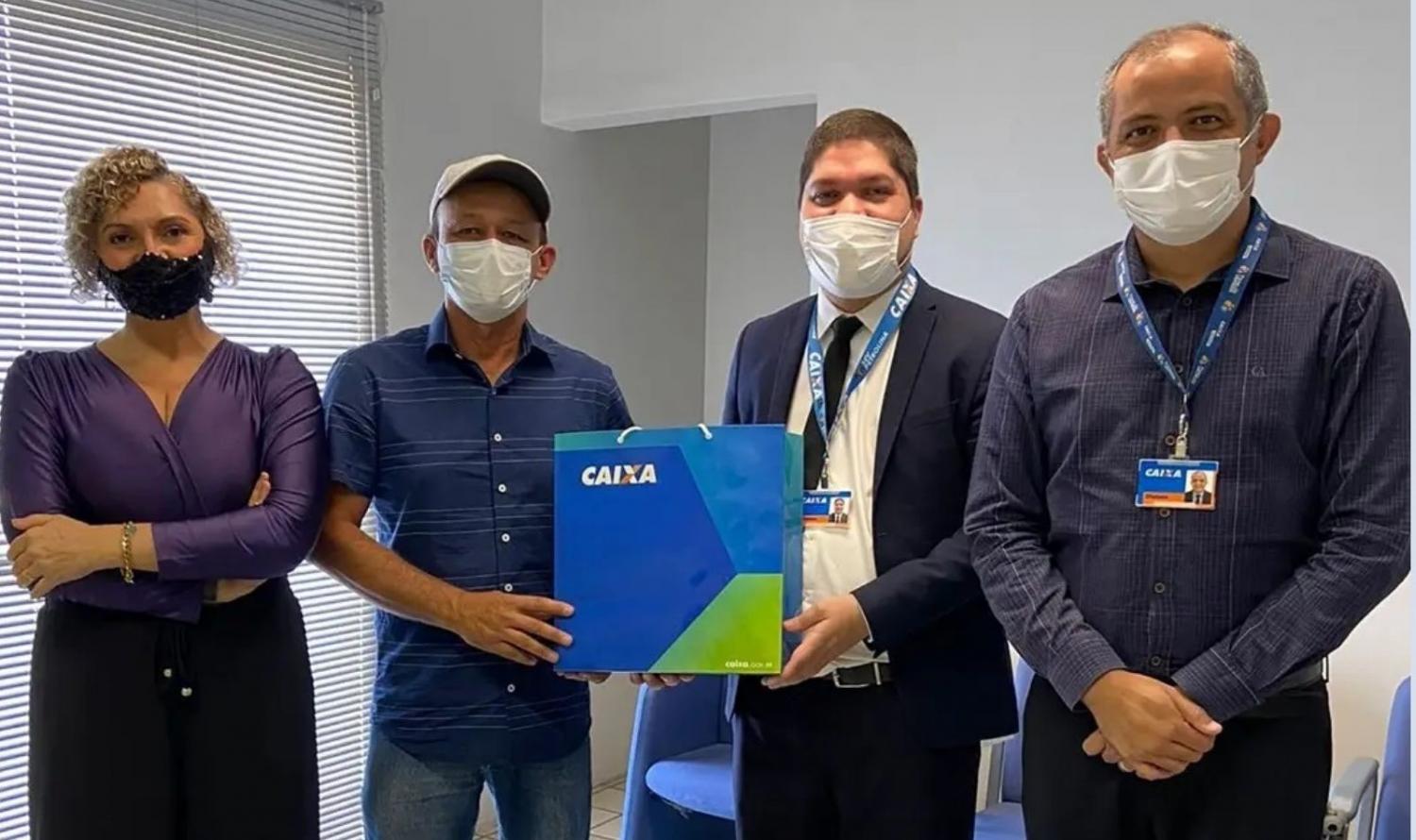 Prefeito de Orocó participa de reunião com representantes da Caixa Econômica Federal em Petrolina, PE.