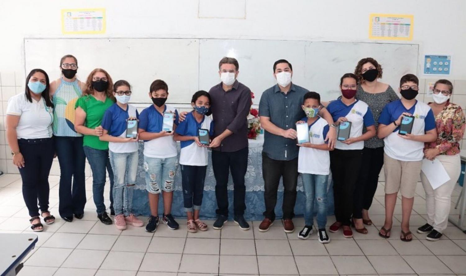 Prefeitura de Afogados inicia a distribuição de notebooks e tablets para professores e alunos da rede municipal.