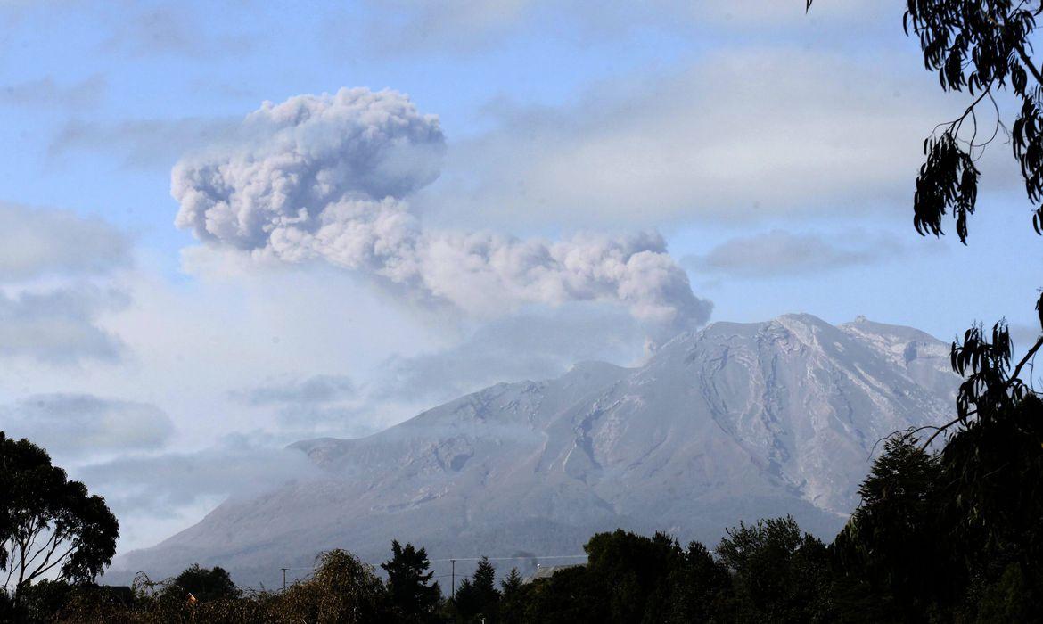 Vulcão Cumbre Vieja entra em erupção no Arquipélago das Canárias.