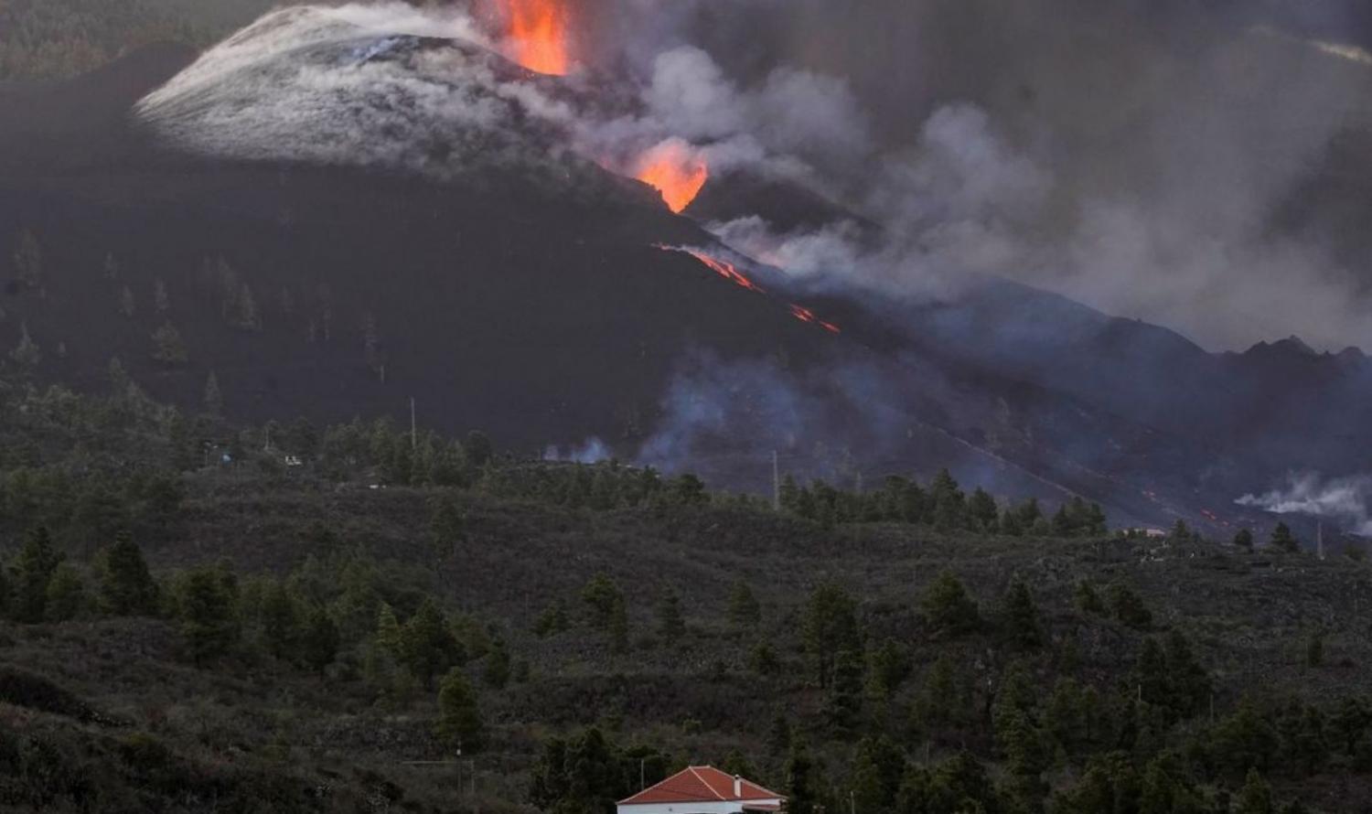 La Palma: lava aumenta e especialistas temem abertura de nova boca.