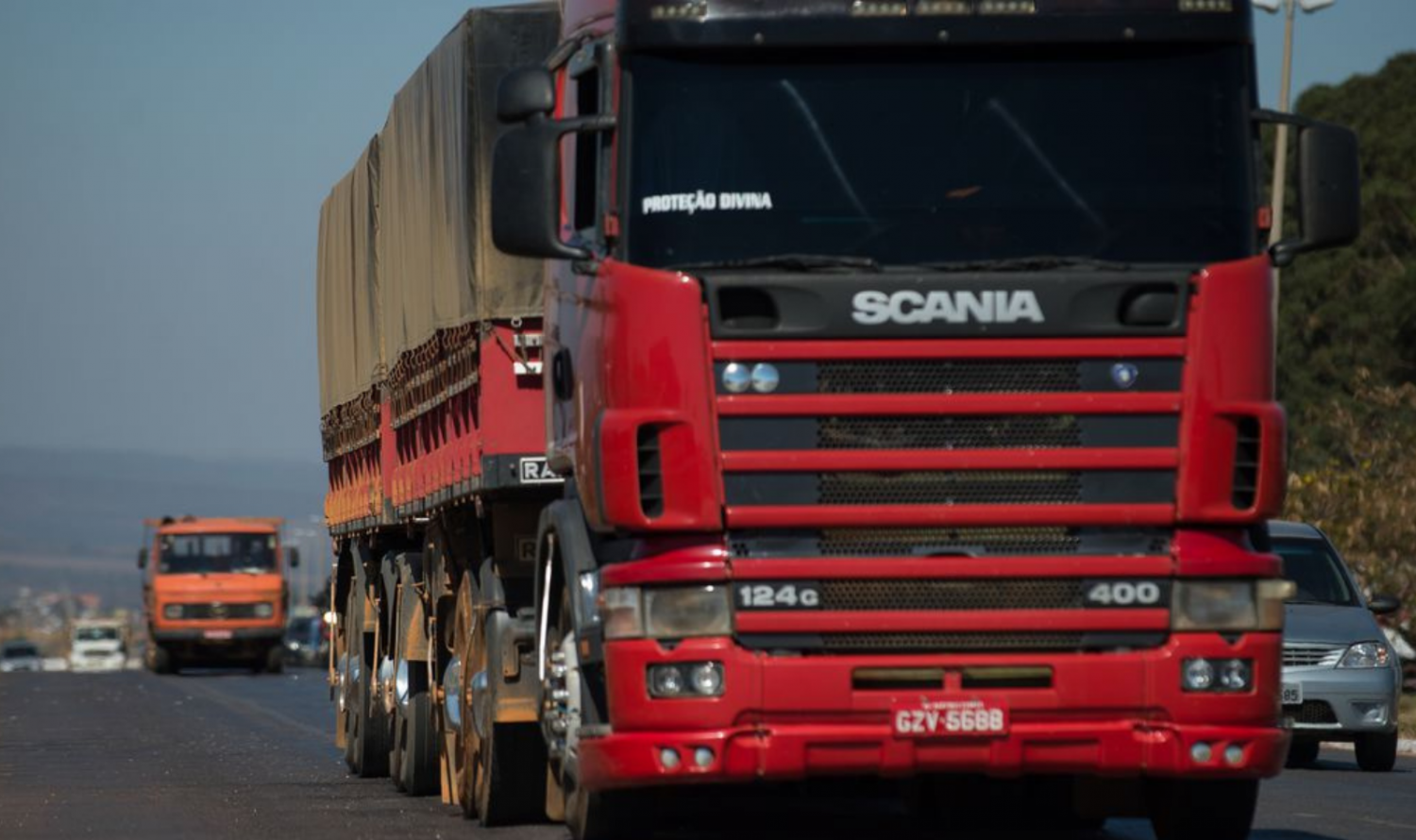 Motoristas de caminhões e ônibus sem exame toxicológico pagarão multa