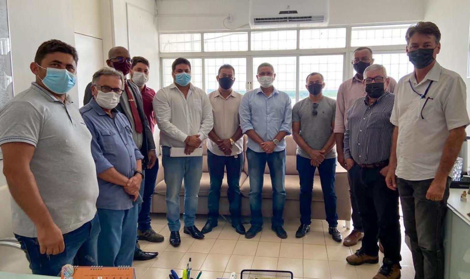 Prefeito George Duarte e engenheiros do DER-PE se reúnem para discutir qualidade das obras de recuperação da PE-550