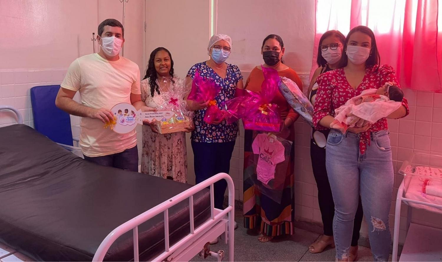 Bebê Prefeita recebe chave simbólica de Custódia, PE