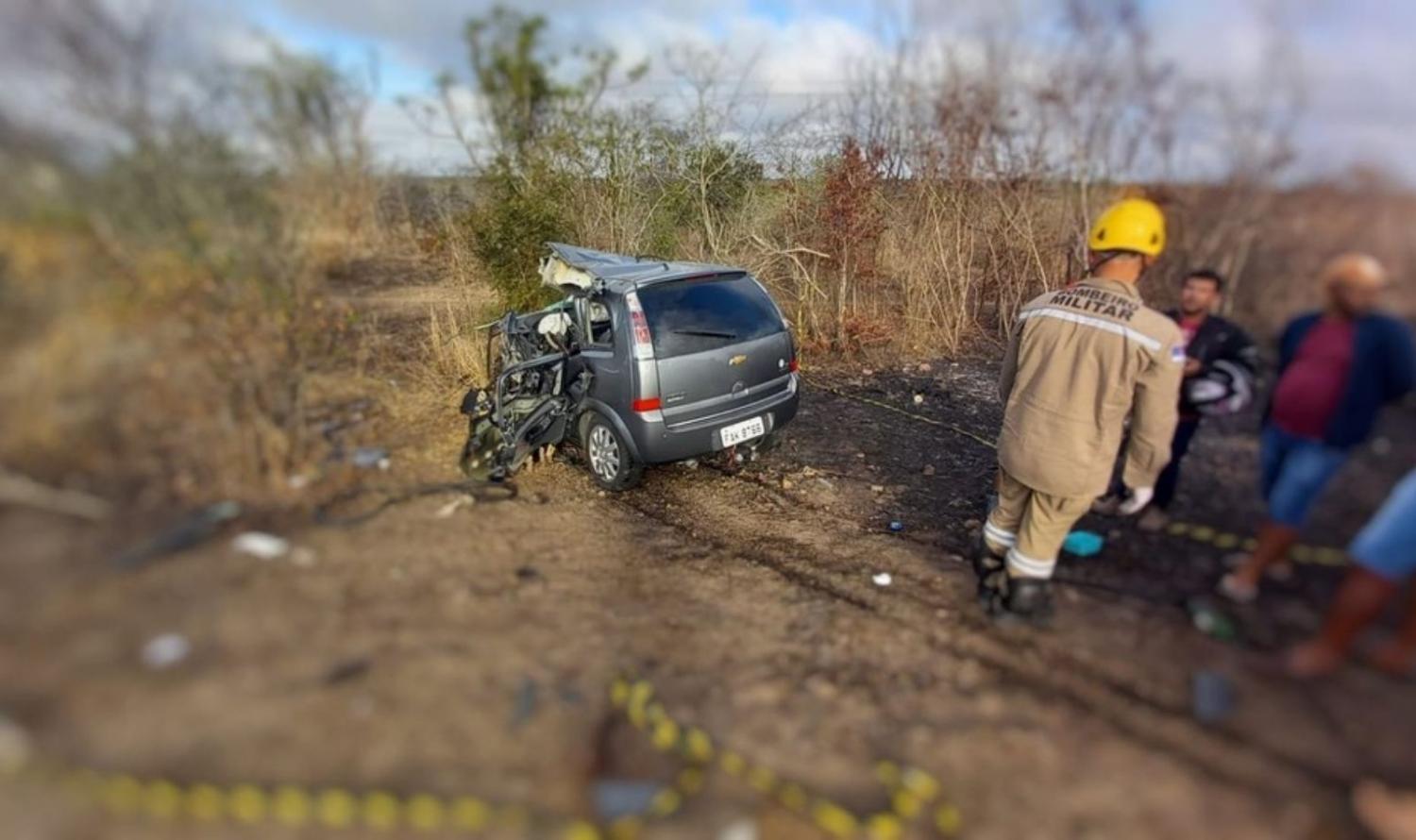 Colisão entre carro e caminhão deixa 4 feridos na BR-423, entre Cachoeirinha e Lajedo, PE