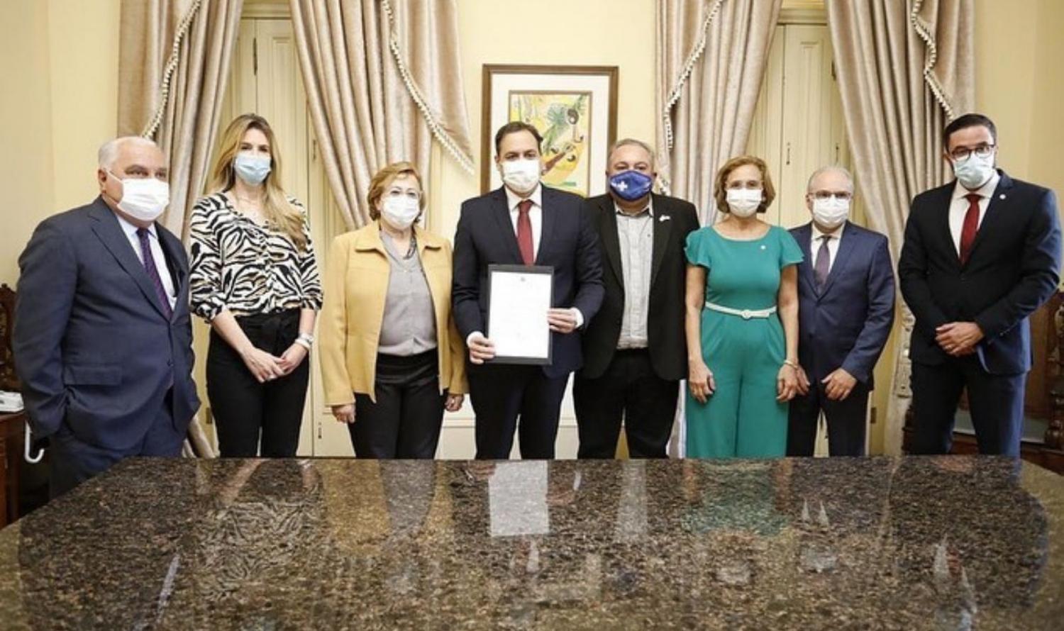 Governador Paulo Câmara sanciona lei que garante recursos ao IMIP