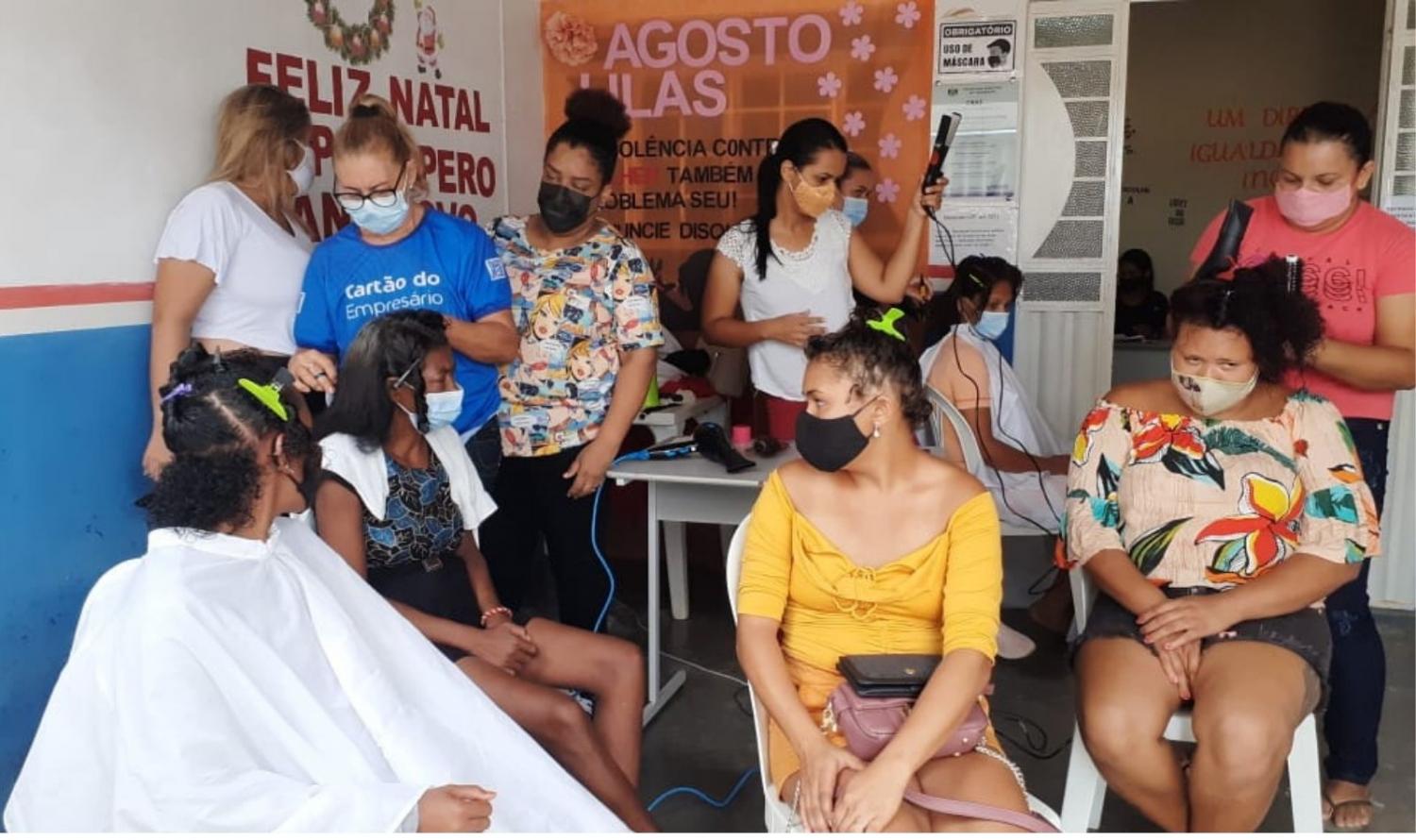 Governo de Cabrobó proporciona cabelereiro gratuito a mulheres do bairro Temperatura