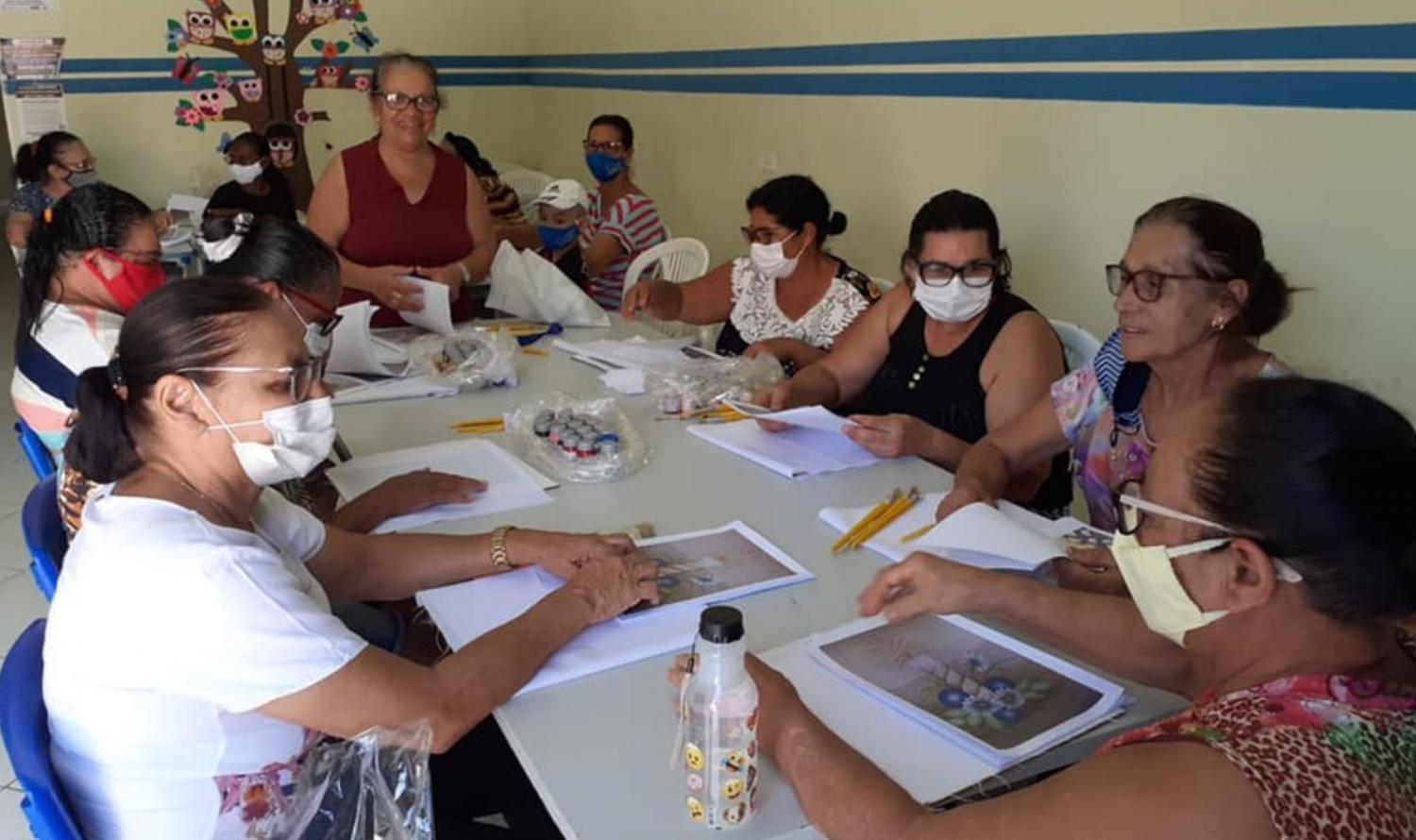 Prefeitura de Tupanatinga realiza curso de pintura para os idosos
