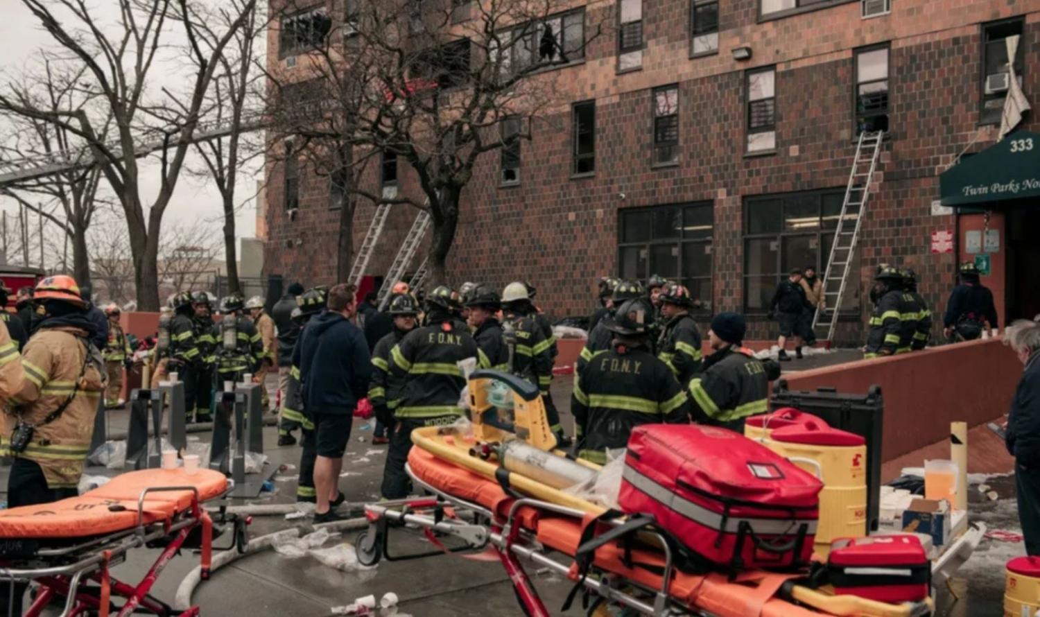 EUA: Incêndio em Nova York deixa 19 mortos, nove deles crianças