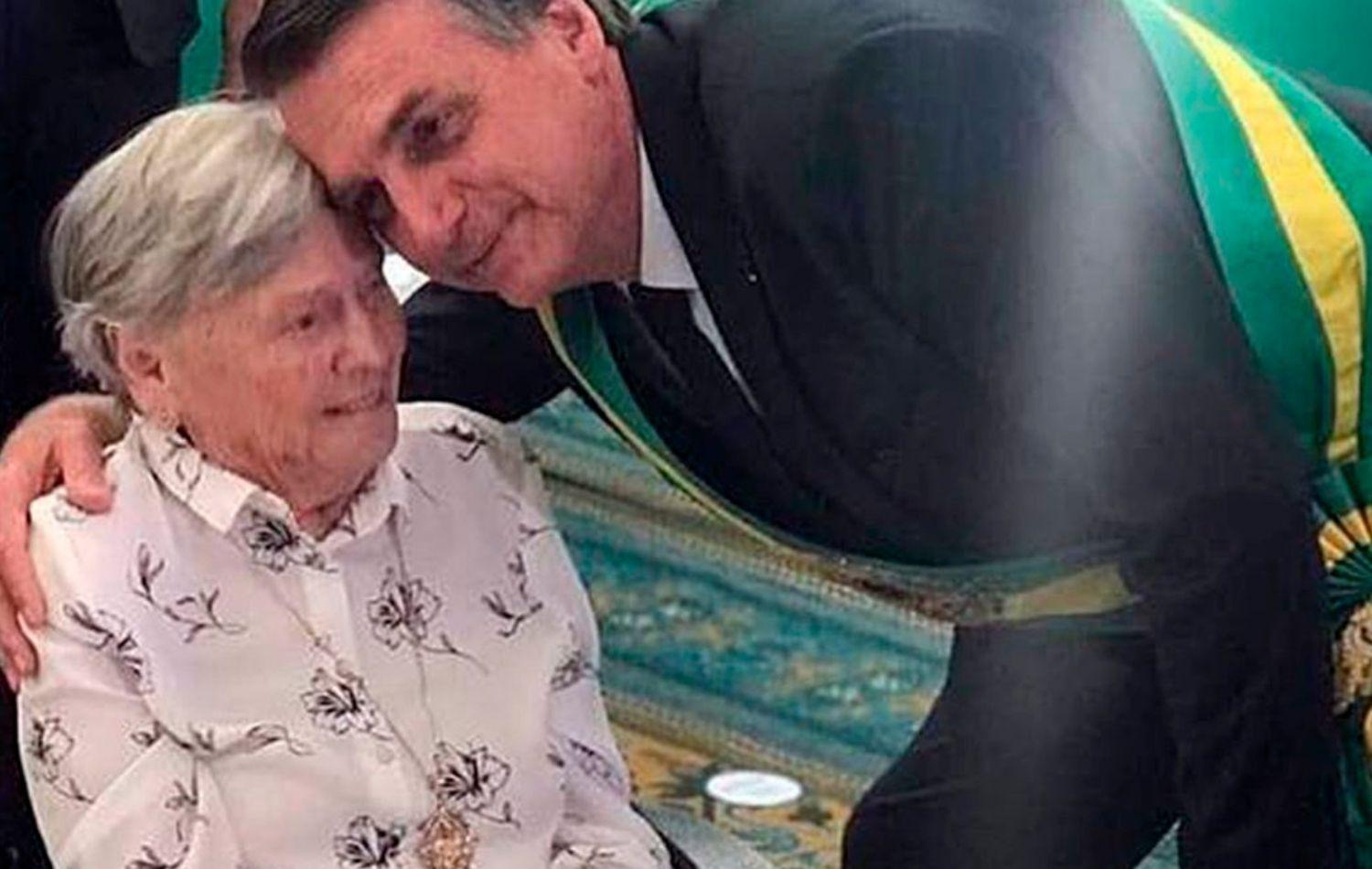 Mãe do presidente Jair Bolsonaro morre aos 94 anos