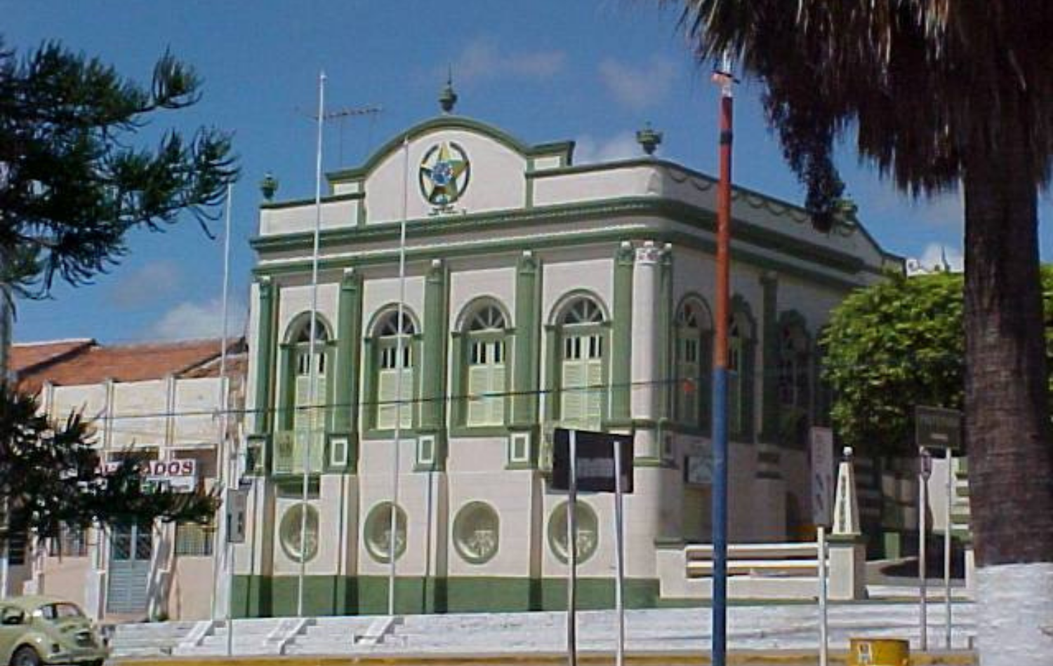 Prefeitura de Bezerros abre vagas para processo simplificado