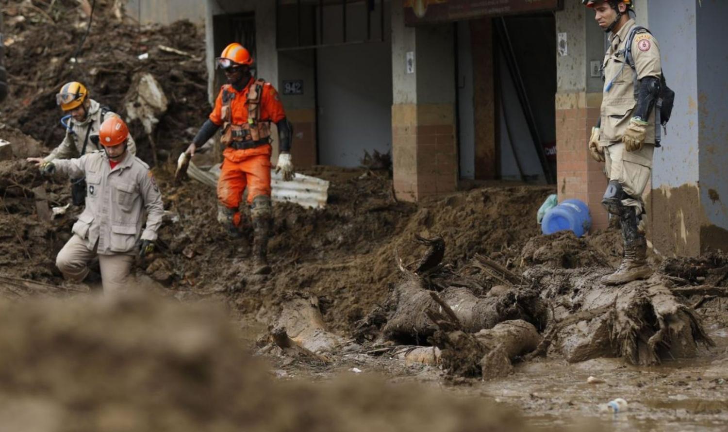 Sobe para 208 número de mortos na tragédia em Petrópolis, RJ