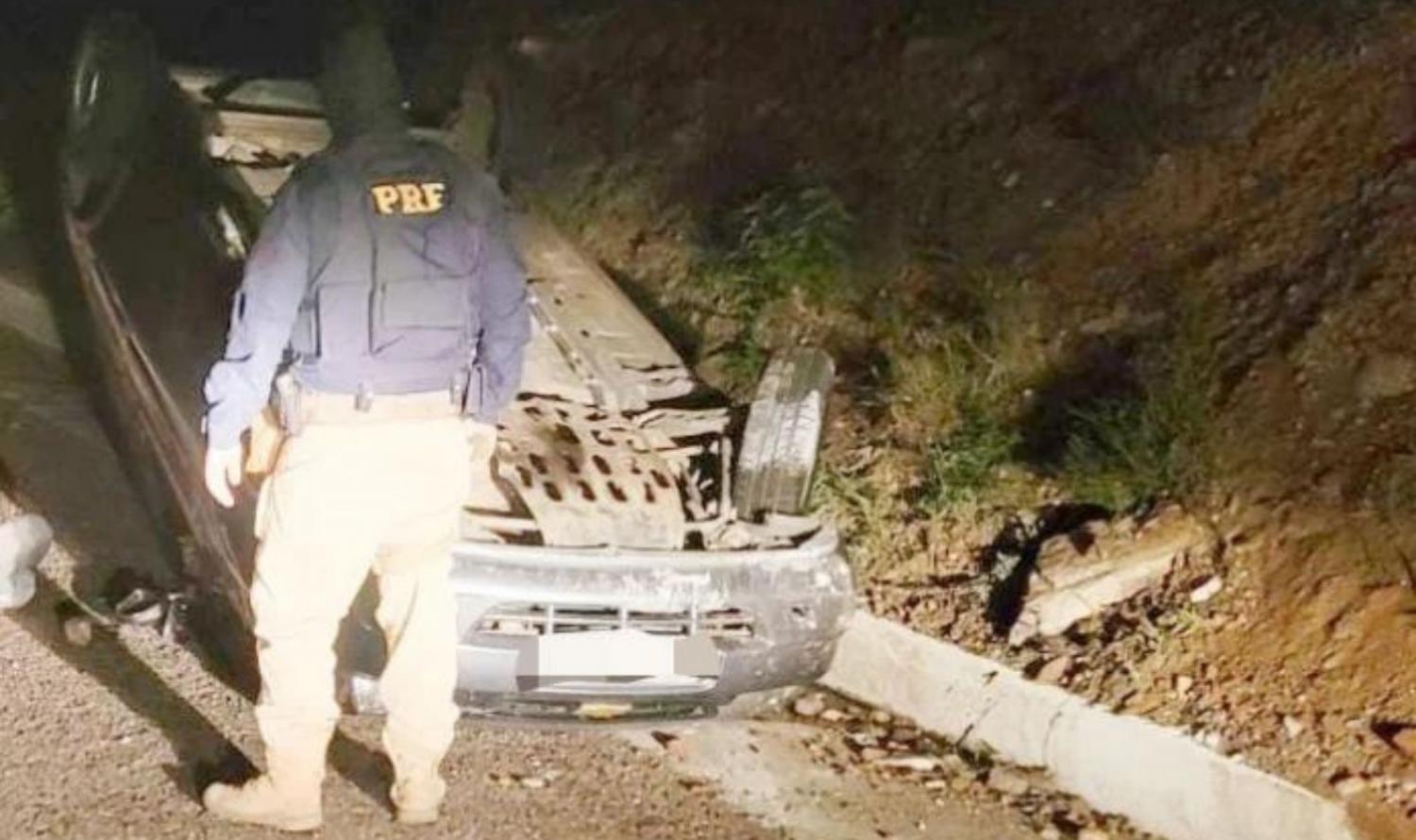 Homem é detido pela PRF com carro roubado na BR 116, em Cabrobó, PE