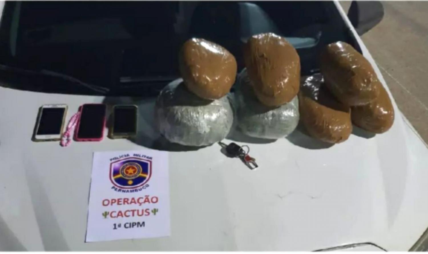 Policia apreende quase 10 Kg de maconha na BR-316, em Belém do São Francisco, PE