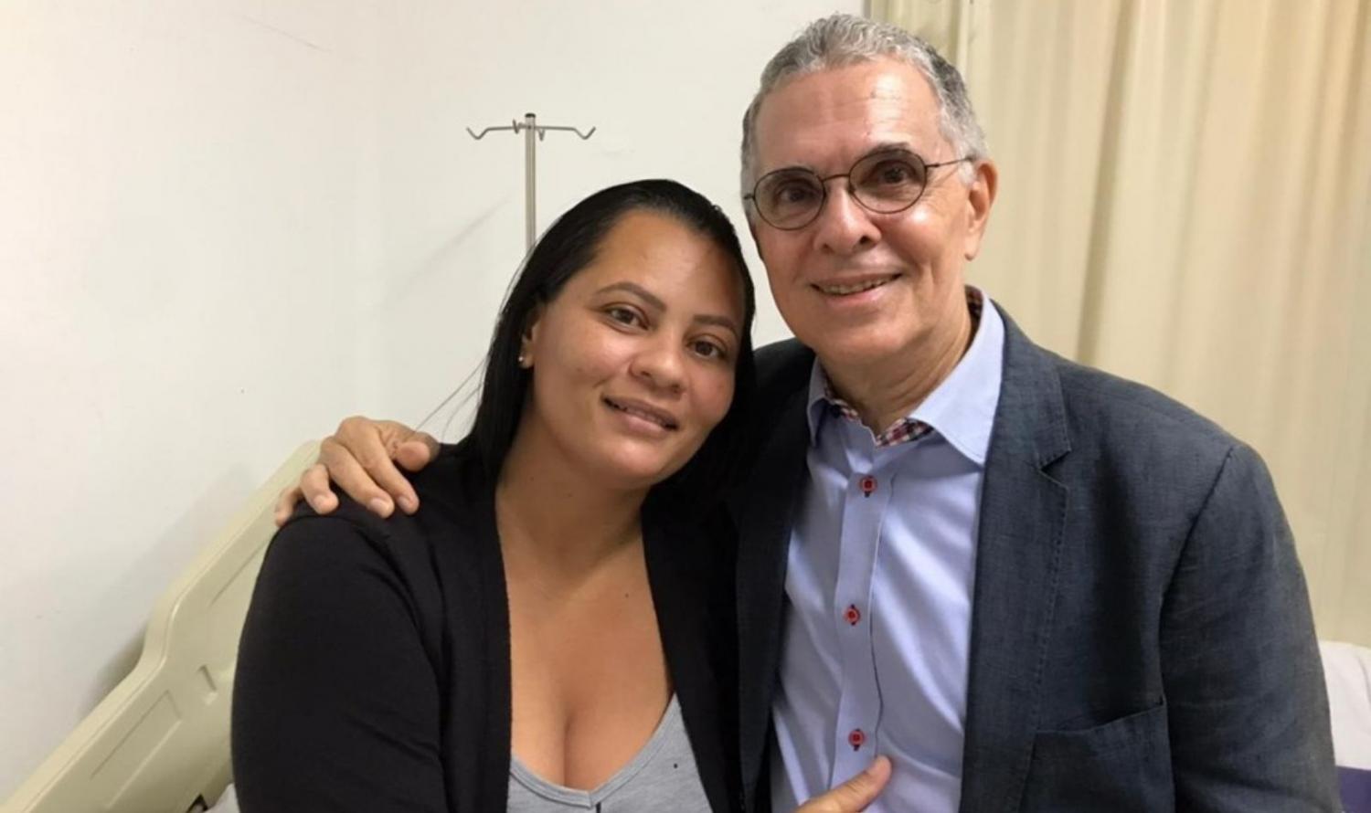 Cabroboense é primeira paciente amputada do Brasil a receber implante metálico integrado ao osso