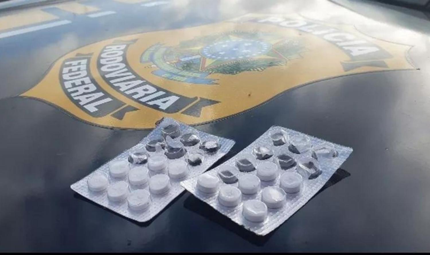 Caminhoneiro e passageiro são flagrados pela PRF com comprimidos de rebite em Petrolina, PE