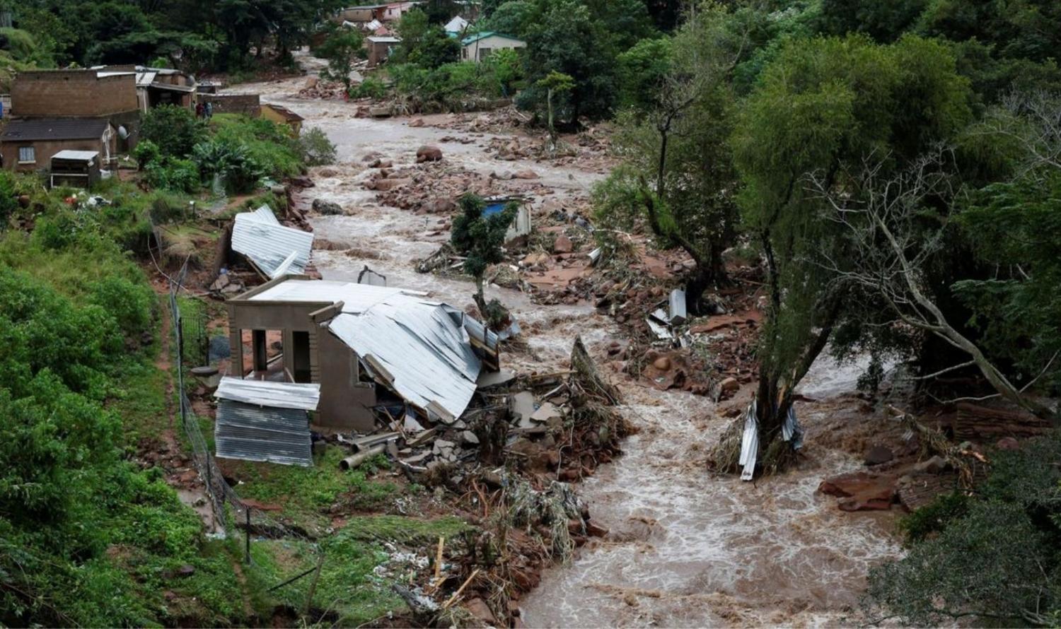 Dez mil militares ajudam vítimas de inundações na África do Sul