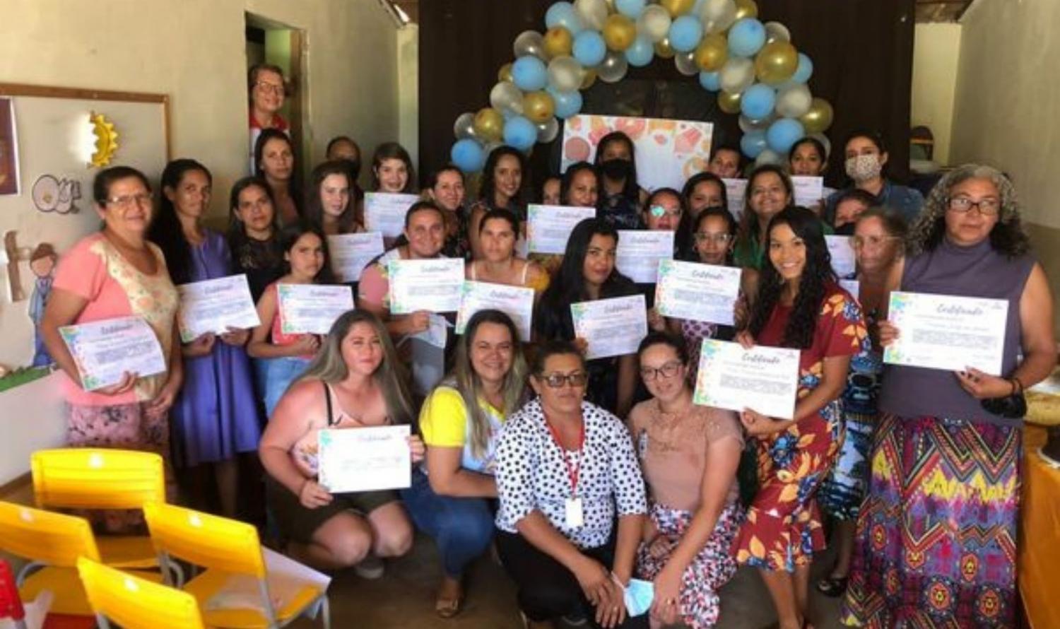 Prefeitura de Carnaíba realiza entregas de certificados de conclusão da Oficina de Bolo e Confeitaria