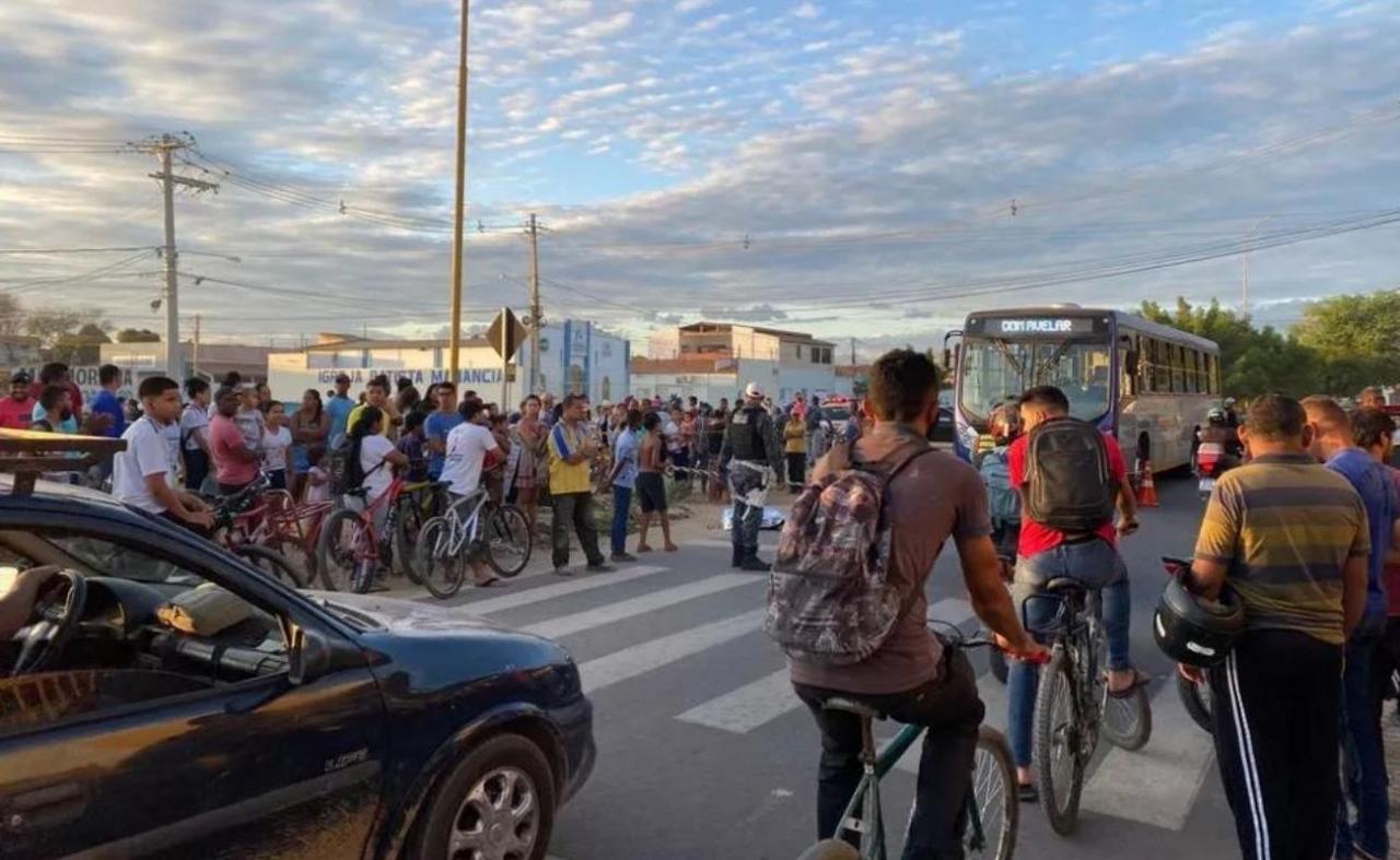 Ciclista morre após ser atingida por ônibus, em Petrolina, PE