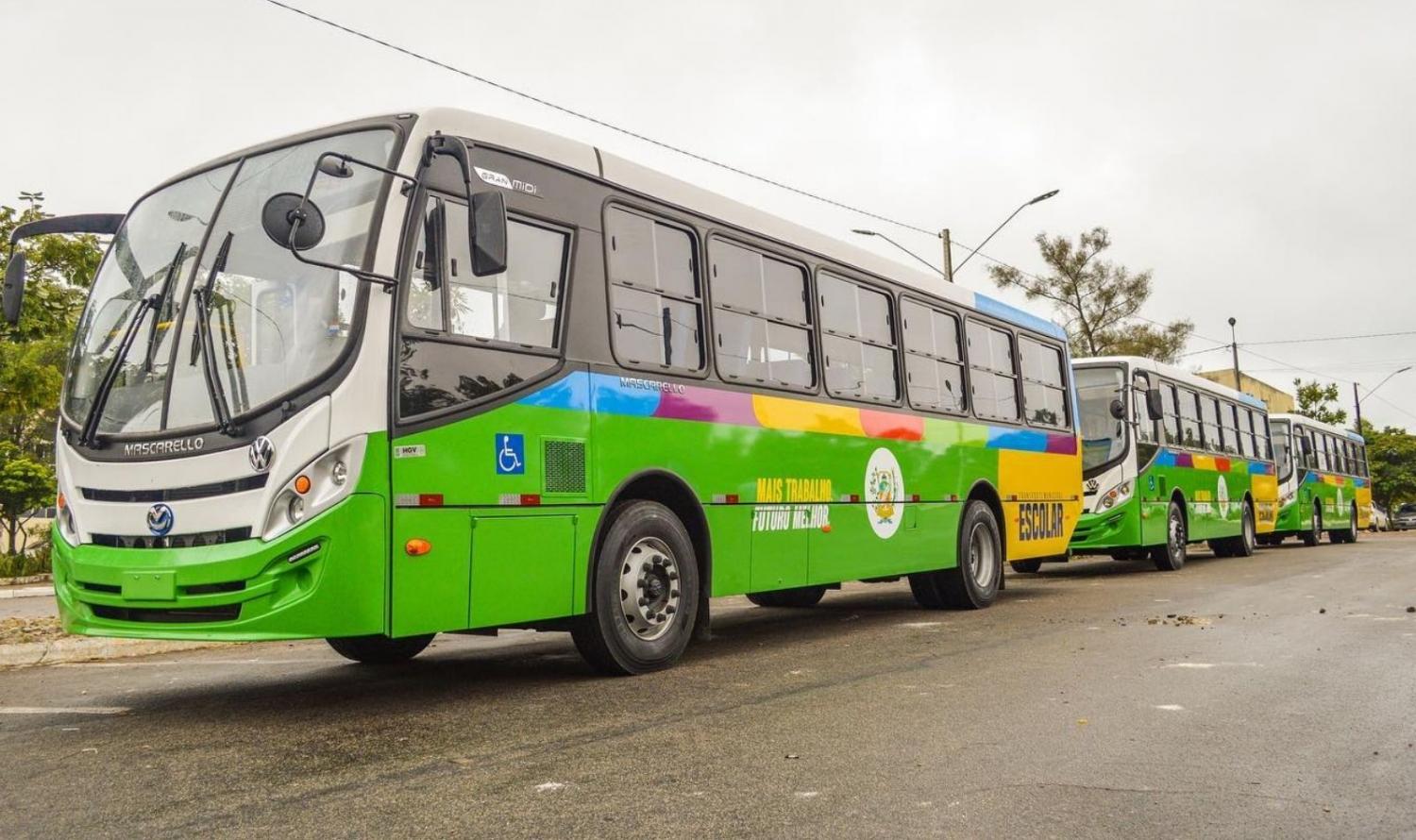 Prefeitura de Araripina adquire três novos ônibus escolares