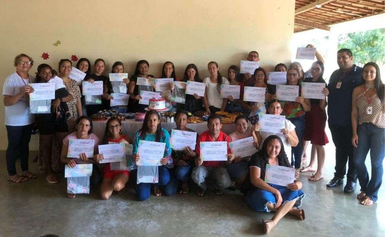 Prefeitura de Carnaiba realiza entrega de certificados de conclusão da Oficina de Bolo e Confeitaria