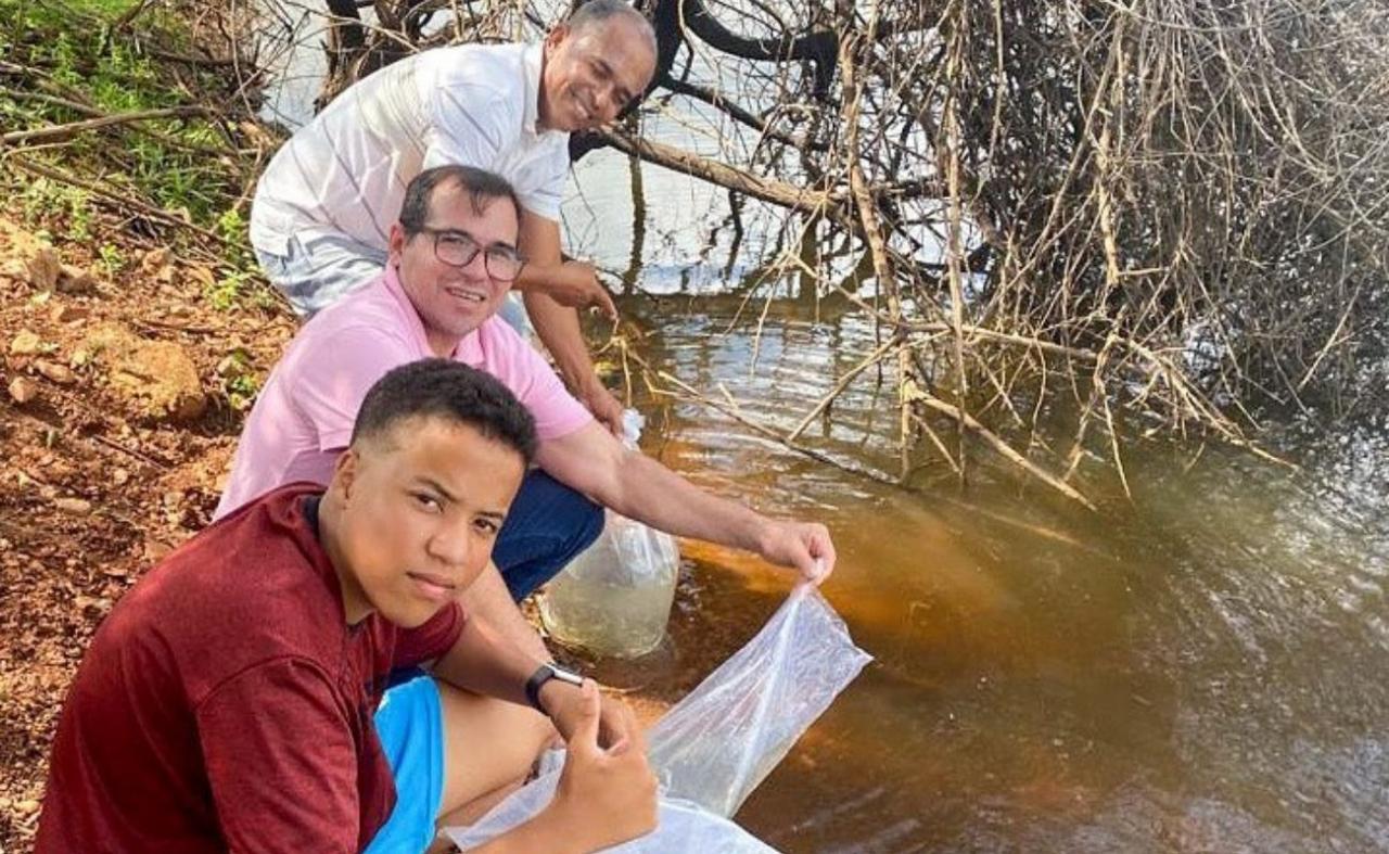 Prefeitura de Santa Maria da Boa Vista distribuiu 50 mil alevinos para agricultores do município.