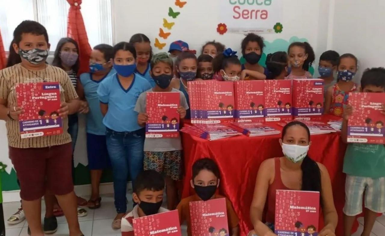 Prefeitura de Serra Talhada realiza entrega de kit com cadernos de atividades
