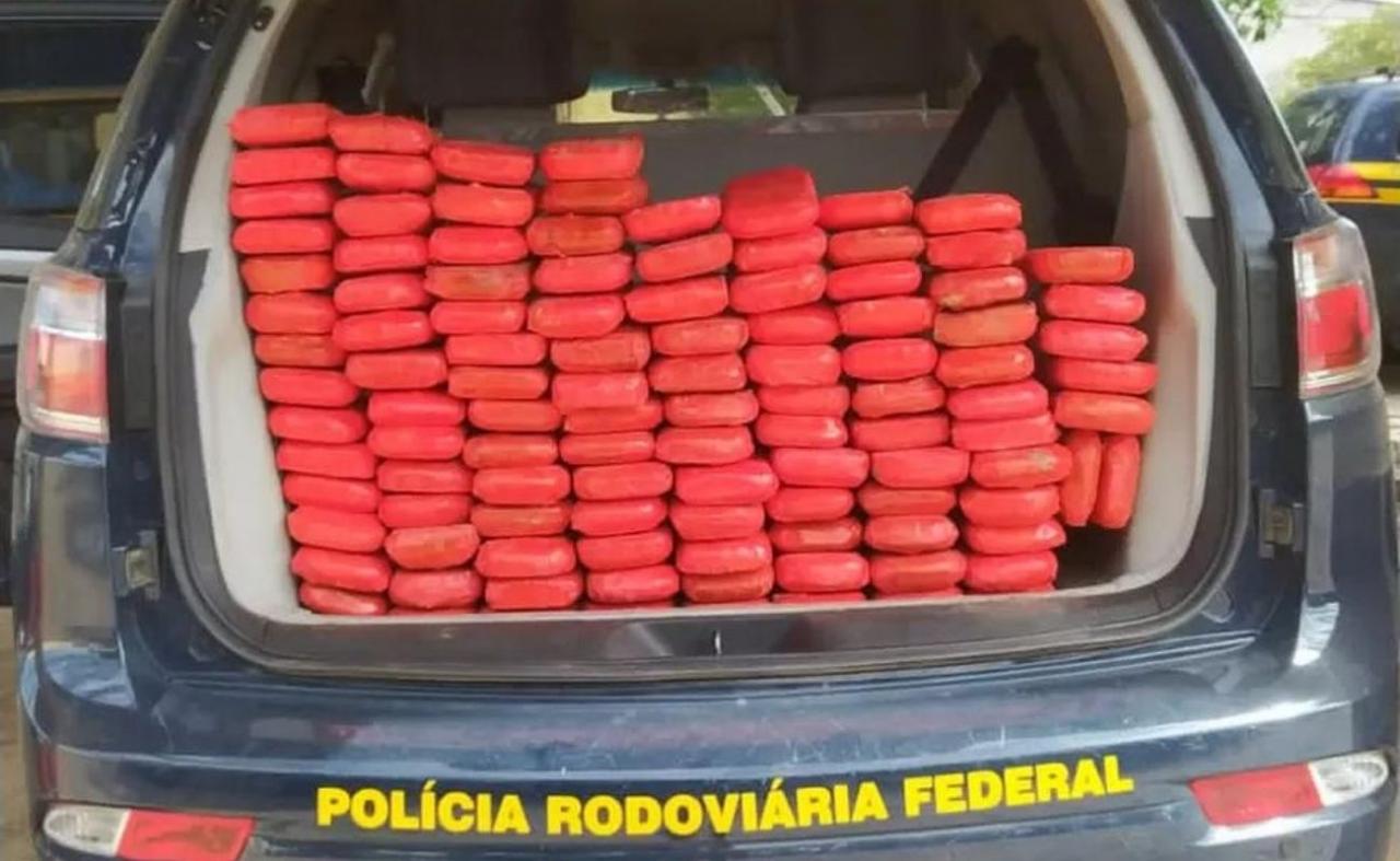 PRF apreende 121 kg de pasta base de cocaína em Petrolina, PE