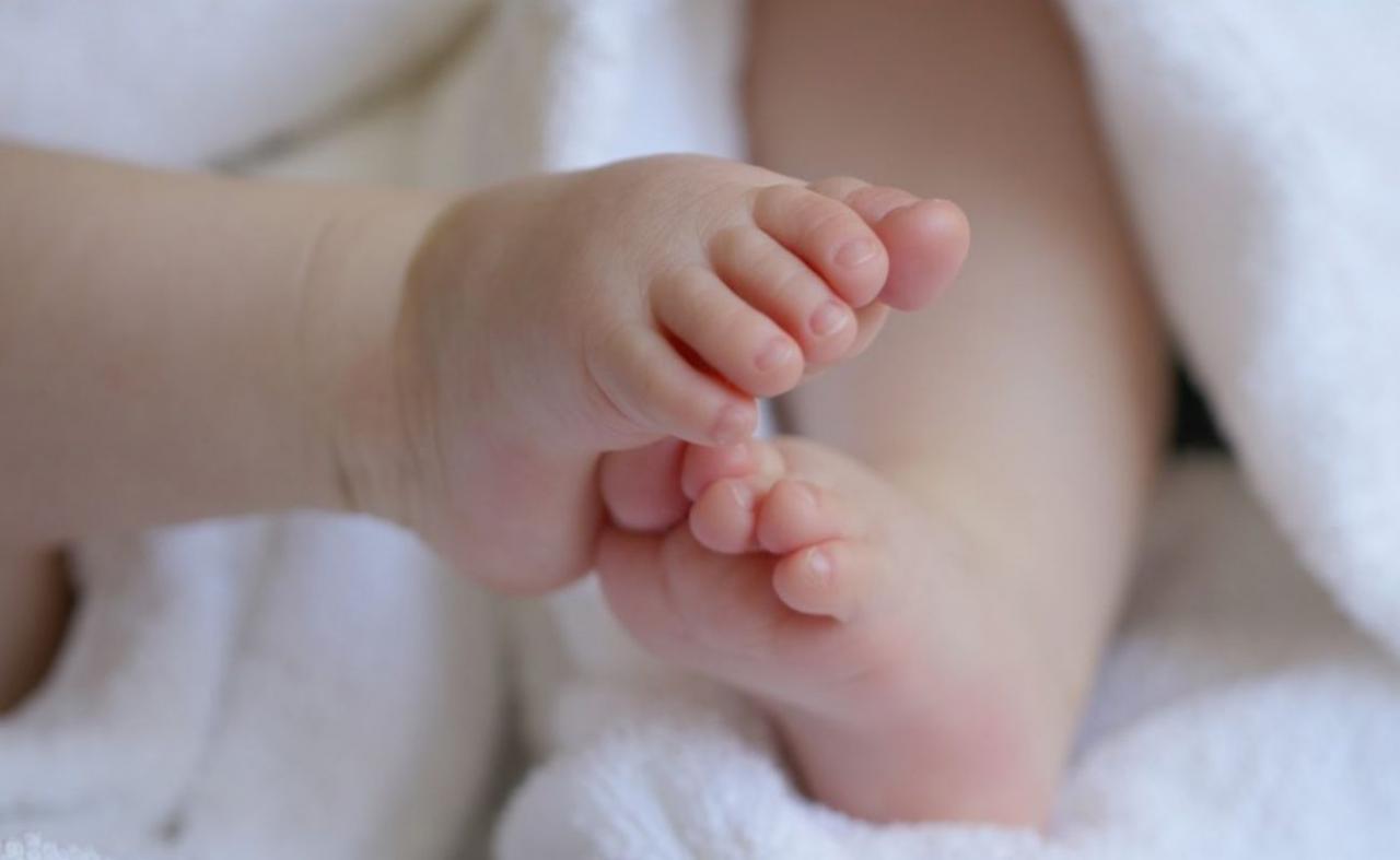 Bebê morre por suspeita de asfixia em kit berço, em Caruaru, PE