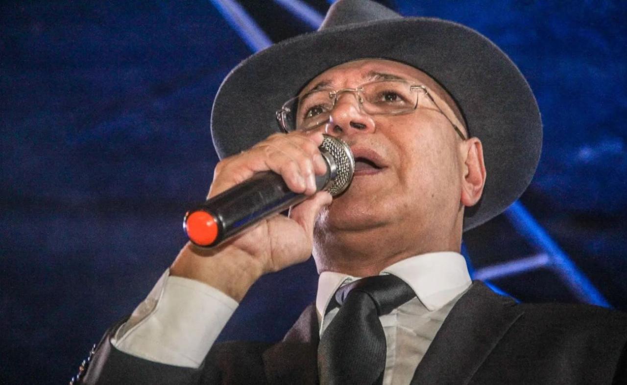 Cantor Sérgio Lopes sofre AVC Isquêmico